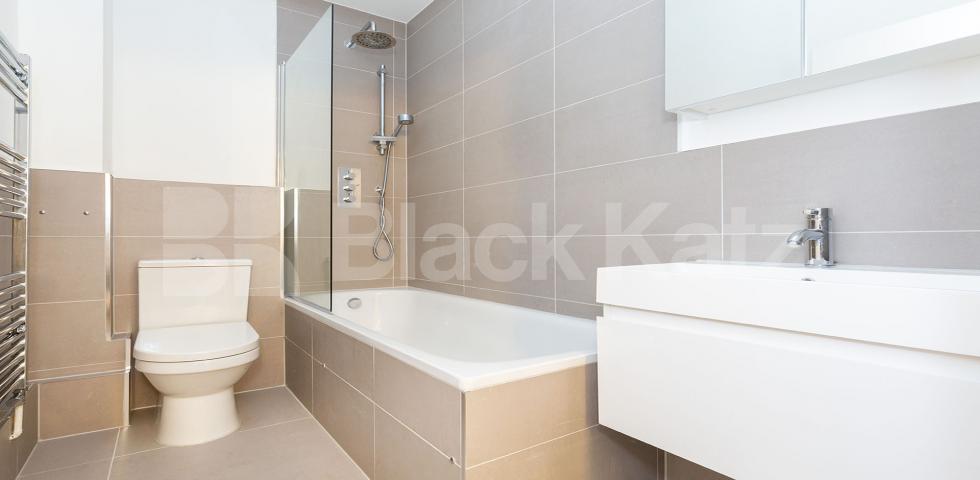 			NEW REBURBISHMENT, 2 Bedroom, 1 bath, 1 reception Flat			 Dove Road, ISLINGTON-CANONBURY